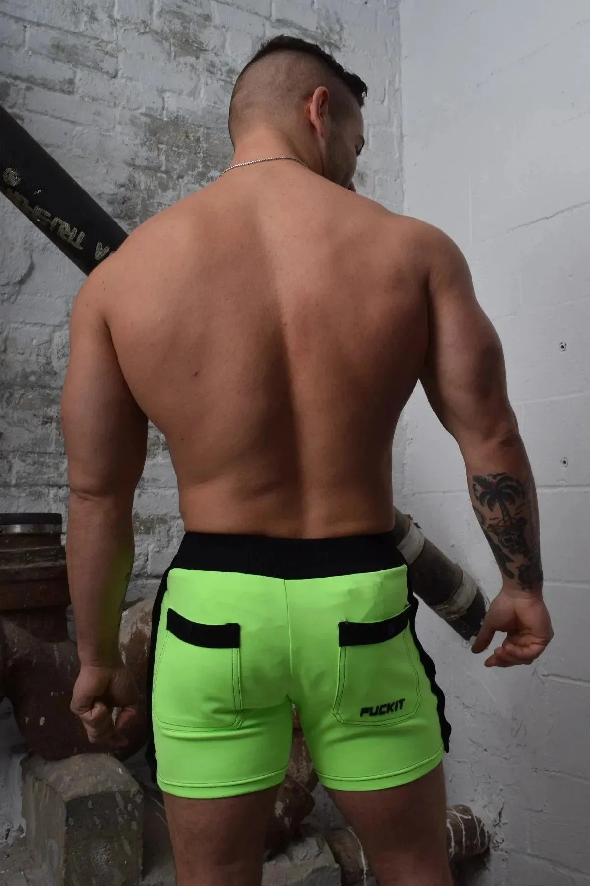 BACKPACK SHORTS NEON GREEN