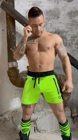 BACKPACK SHORTS NEON GREEN
