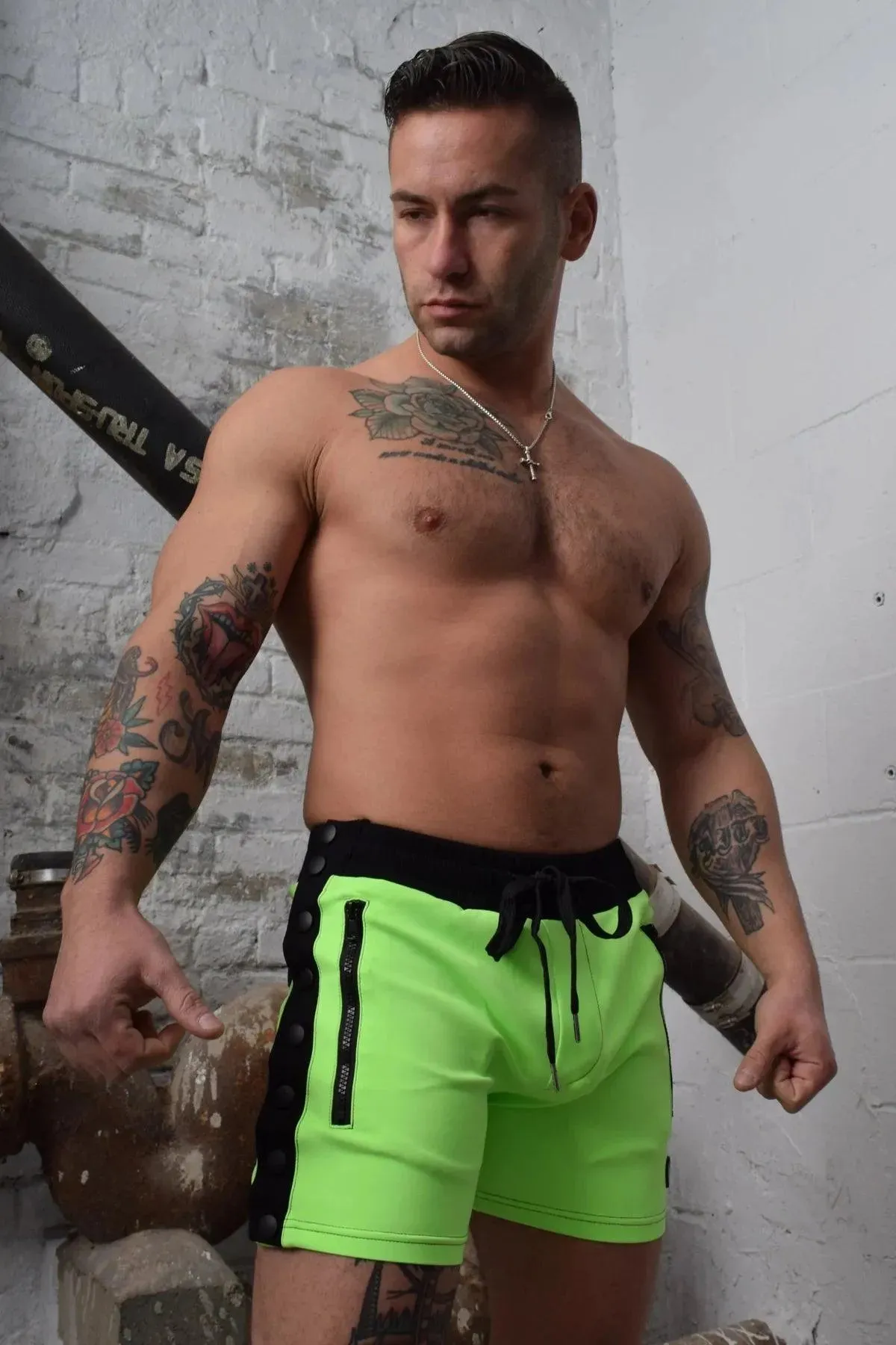 BACKPACK SHORTS NEON GREEN