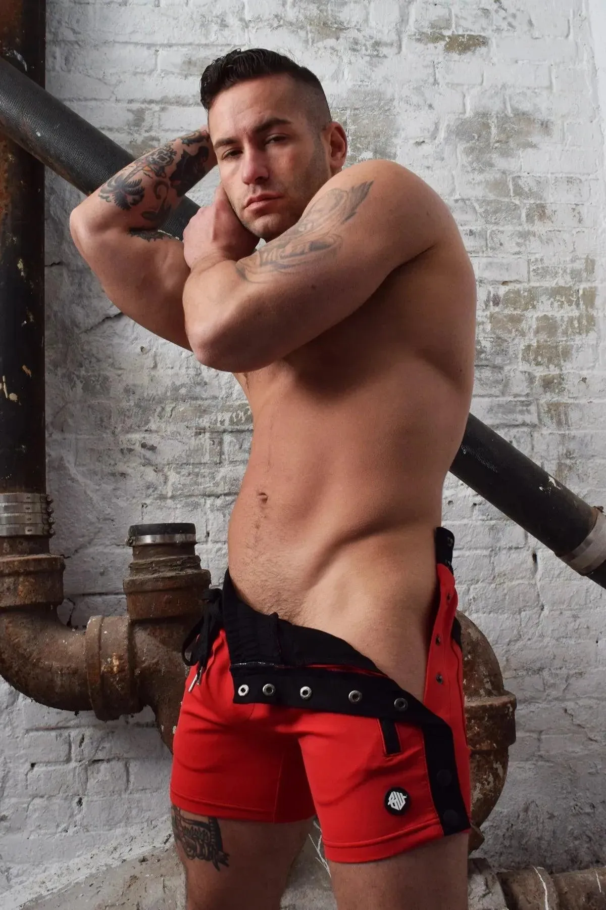 BACKPACK SHORTS RED