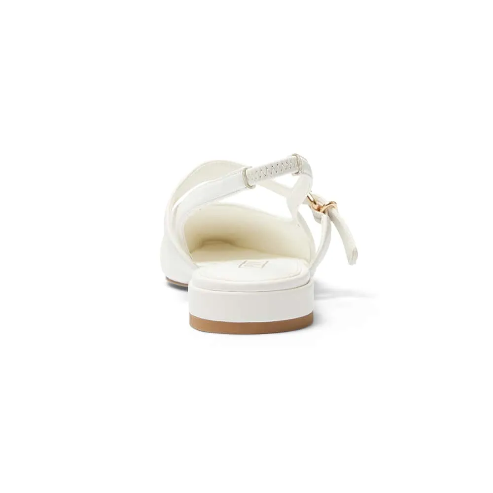 Bianca Flat in White Smooth