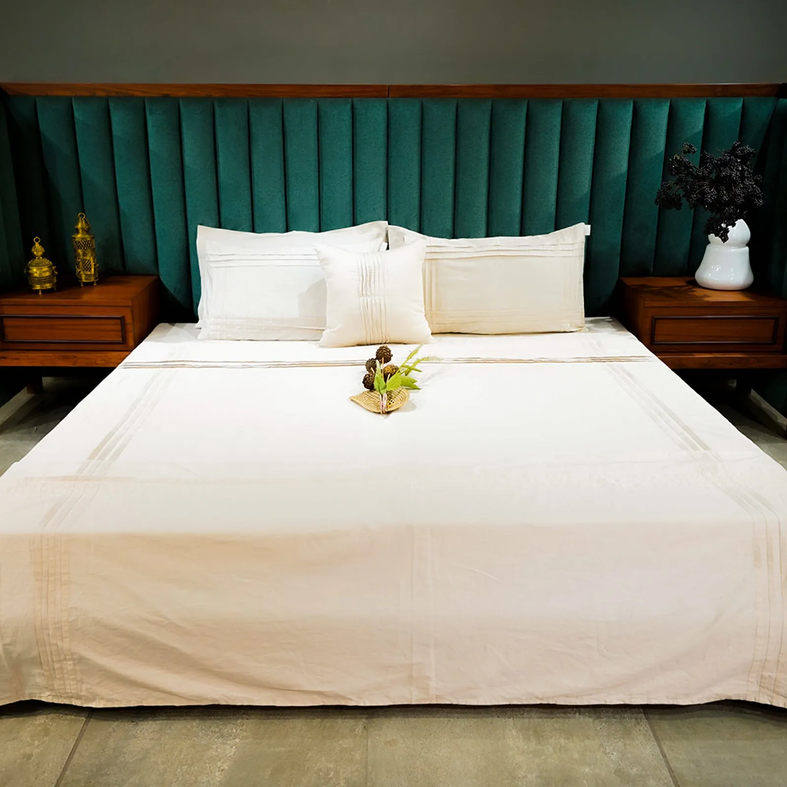 Classic Charm| Designer Bed Sheet Set| Beige| 100%Cotton